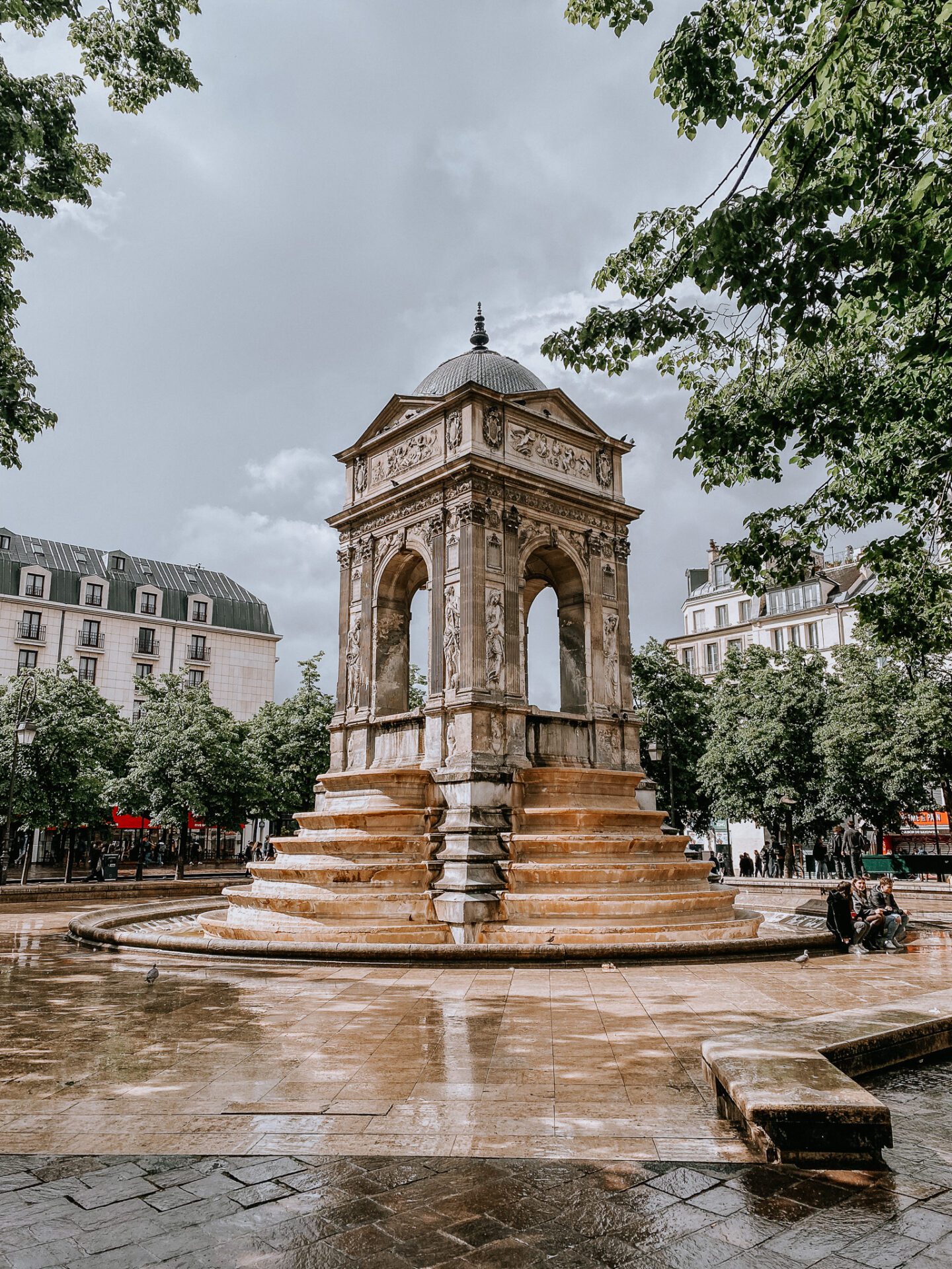 Paris monument 