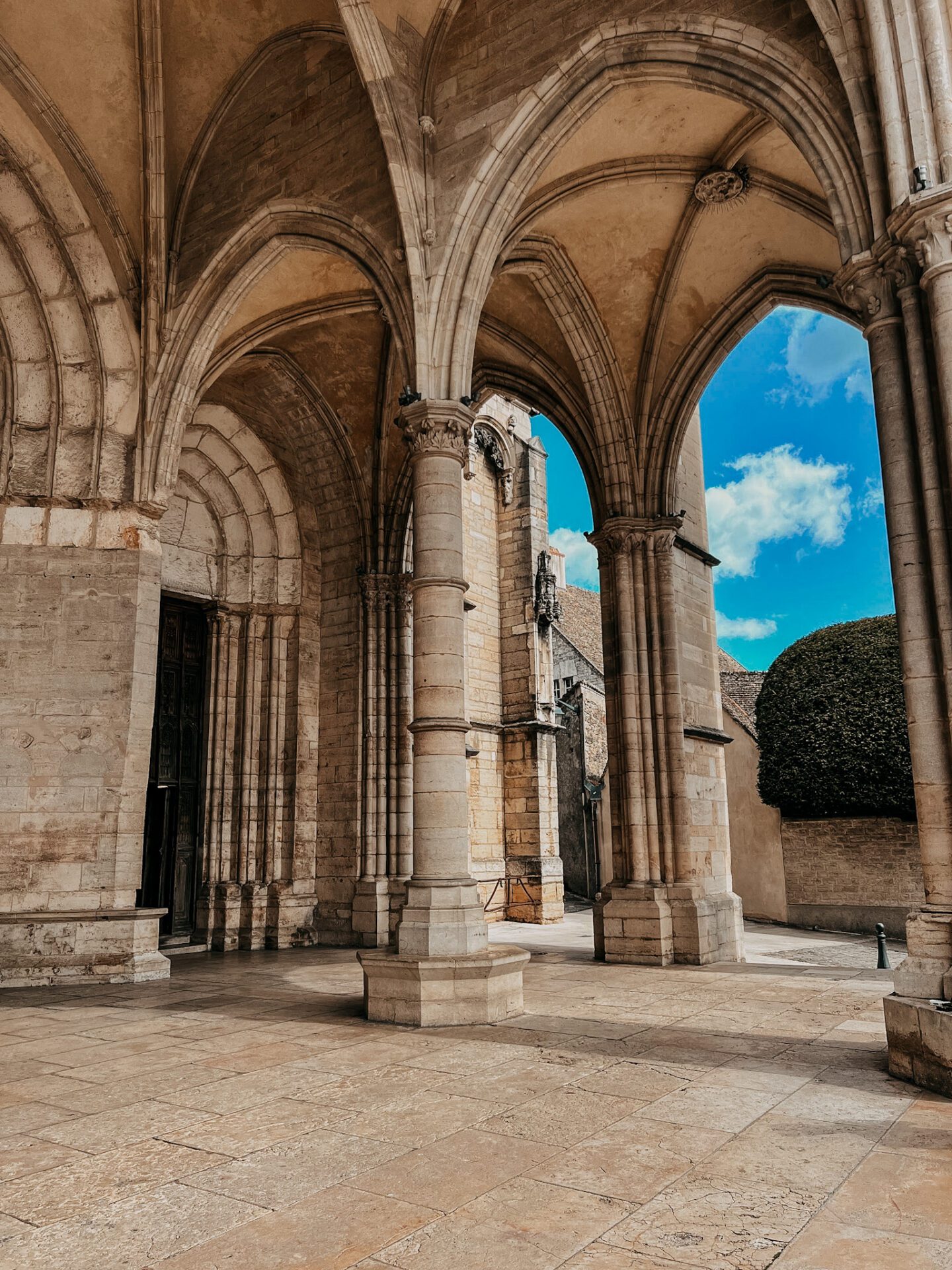 Cathédrale - Things to do in Beaune - photo by Emily Fouilleroux 
